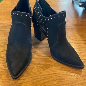 Mix No. 6 Dimm Cutout Stud Ankle Bootie, black, Women’s size 8